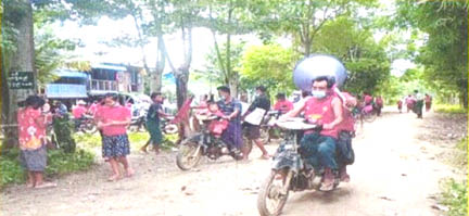 Photographic documentation of Dr. Kyaw Kyaw, candidate for Regional Hluttaw (1) from NLD party campaigning within 500 yards from polling station during advance voting at the polling station of Zayityoe Village polling station, Mi-chaung-eaing Village Tract, Yay-dar-shay Township on 29.10.2020